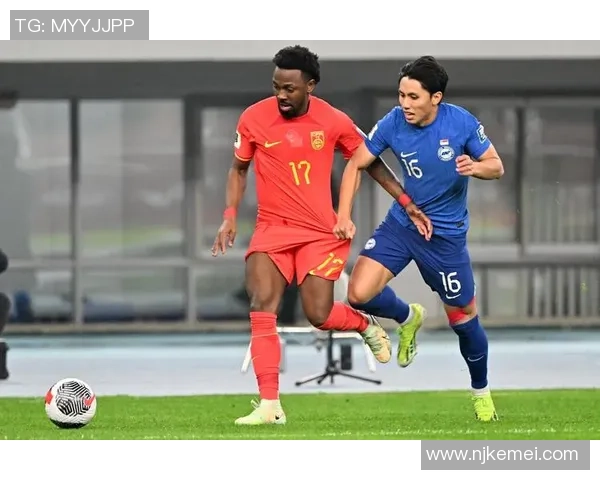 足球明星亲授技艺与心态分享助你提升球场表现与团队合作能力